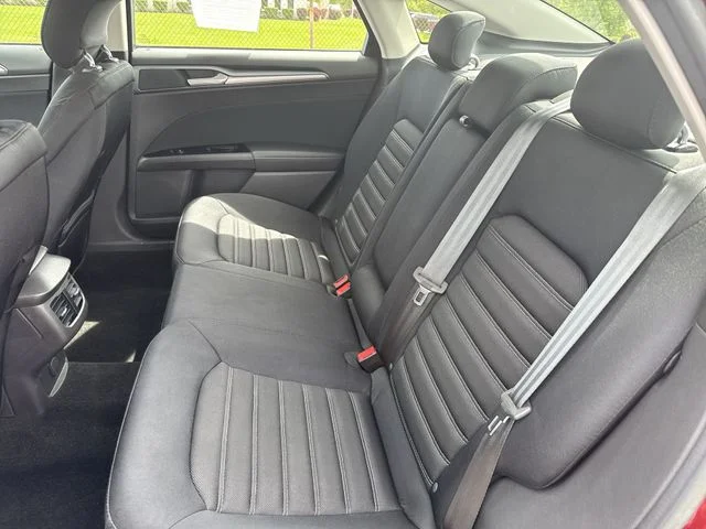 Used 2013 Red Ford SE image 25