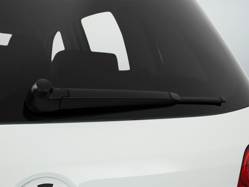 Used 2011 White Volkswagen S image 35