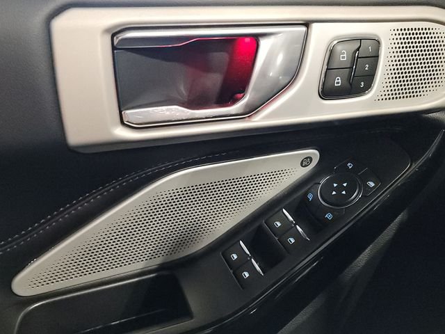 Used 2022 Red Metallic Ford Platinum image 25