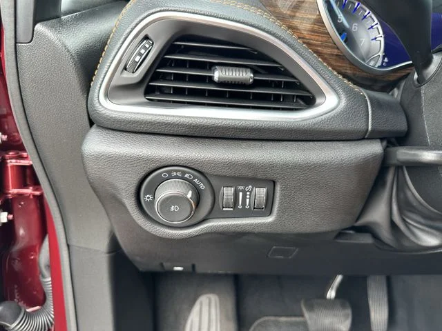 Used 2022 Red Chrysler Pinnacle image 33