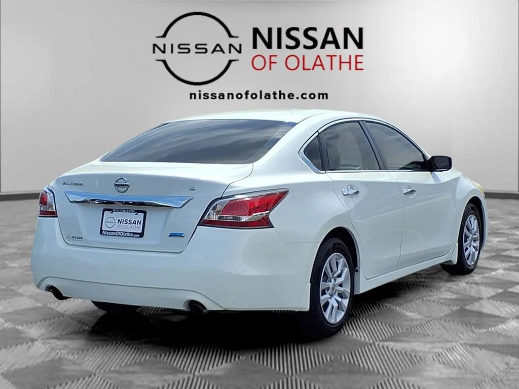 Used 2014 White Nissan 2.5 S image 24