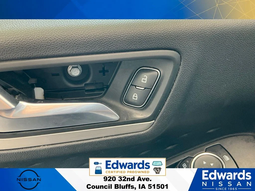 Used 2020 Gold Ford SE image 21