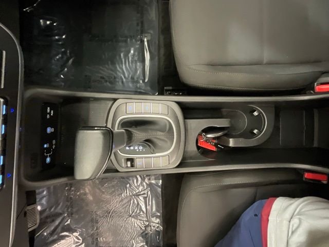 Used 2025 White Hyundai SEL image 21