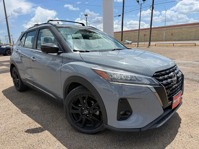 2022 Nissan Kicks SR