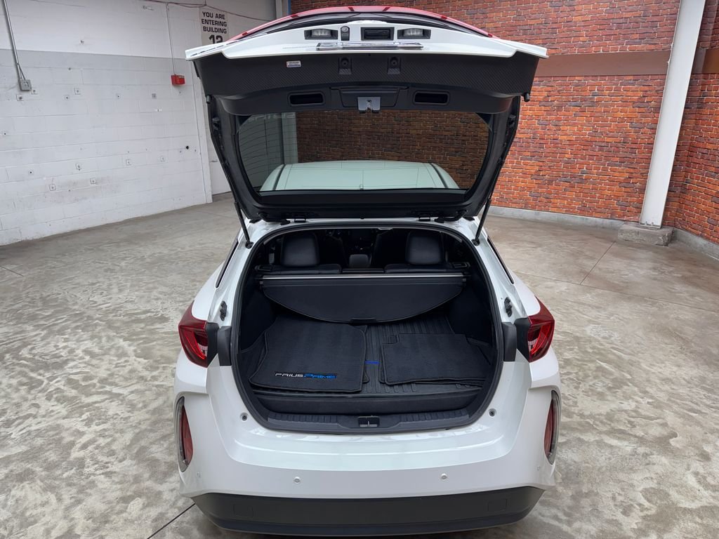 Used 2019 White Toyota Advanced image 27
