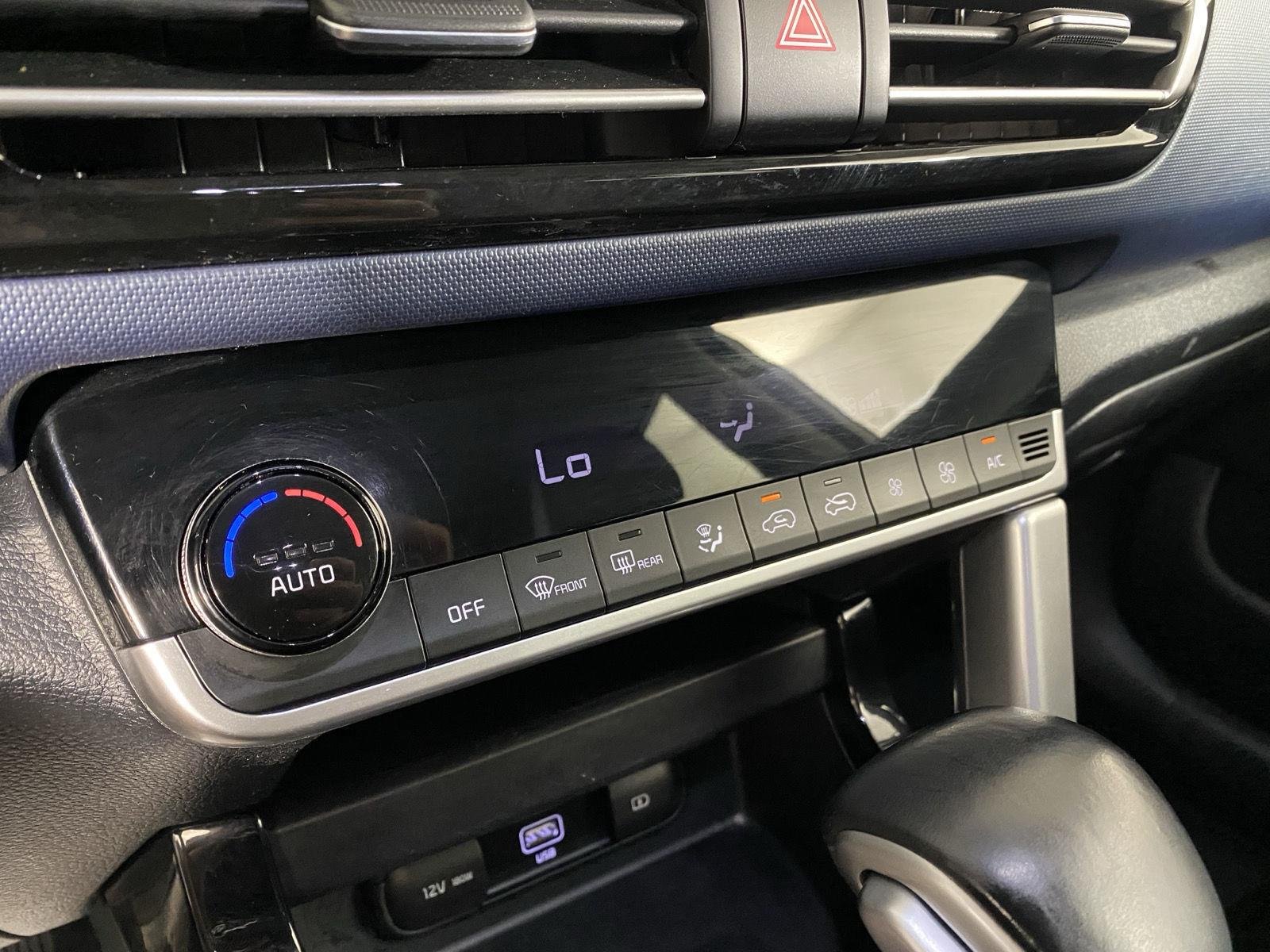 Used 2022 Clear White/Black Roof Kia S image 12