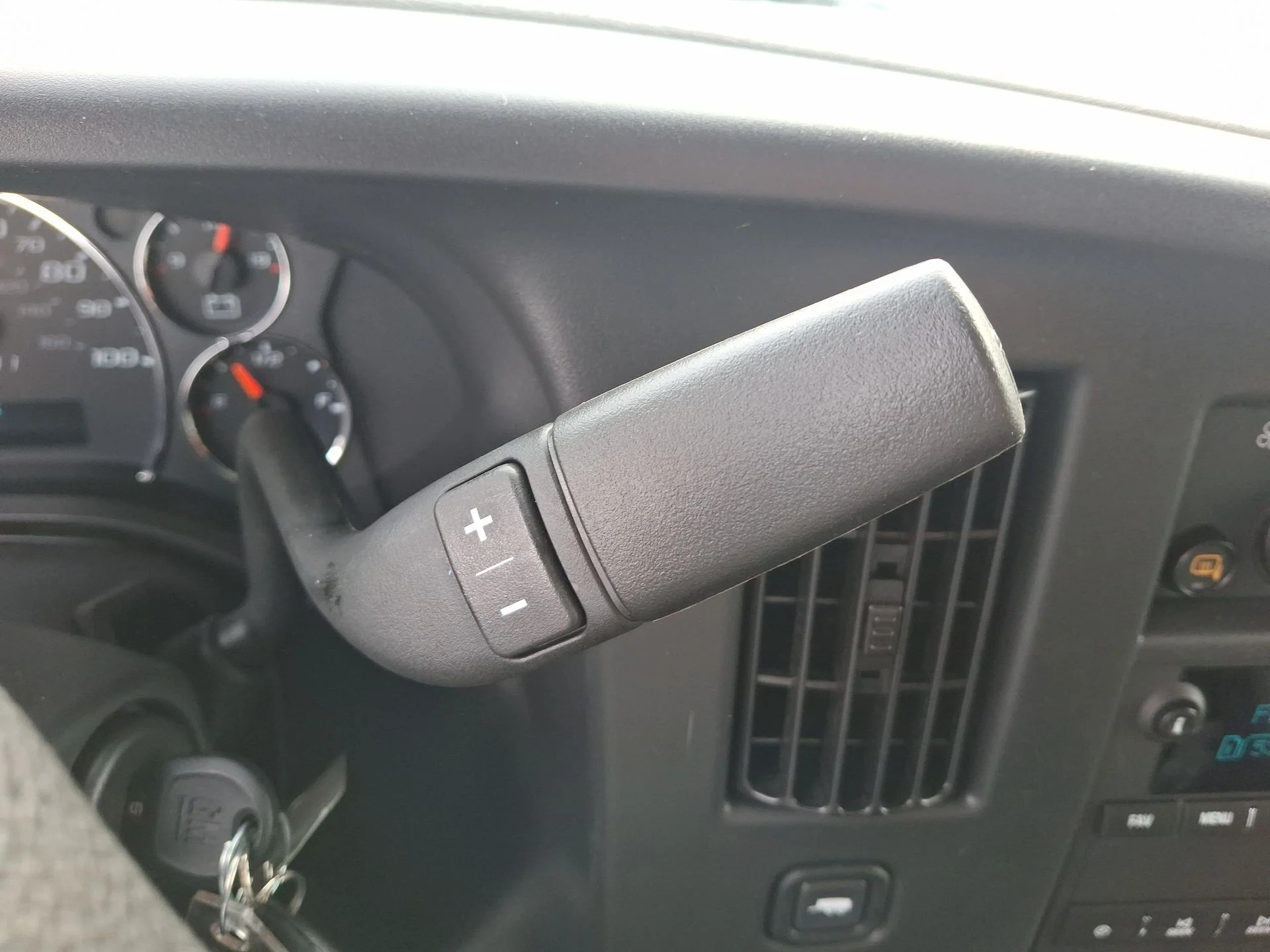 2025 GMC Savana Cargo Work Van - Photo 34