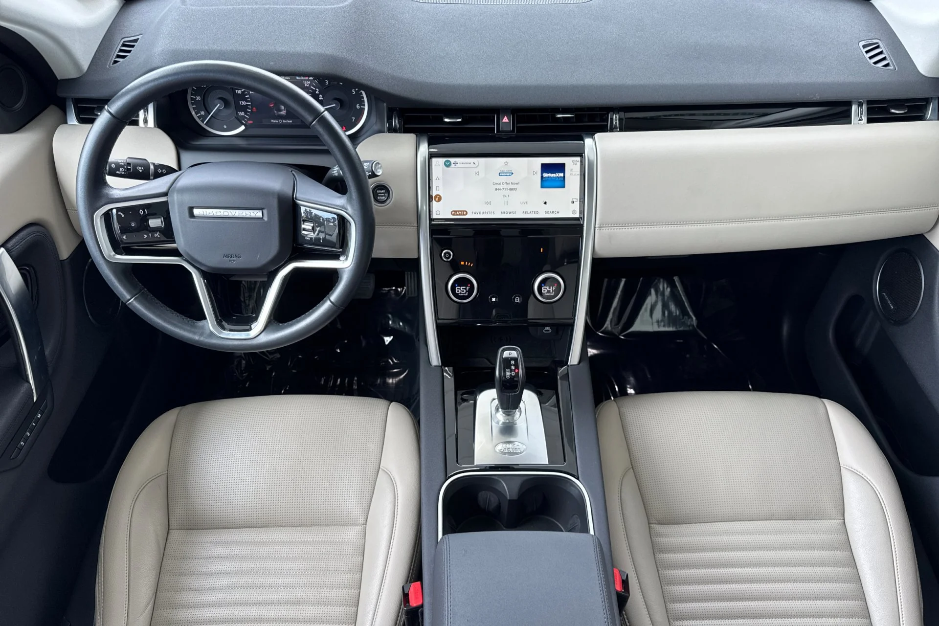 Used 2023 White Land Rover SE image 3