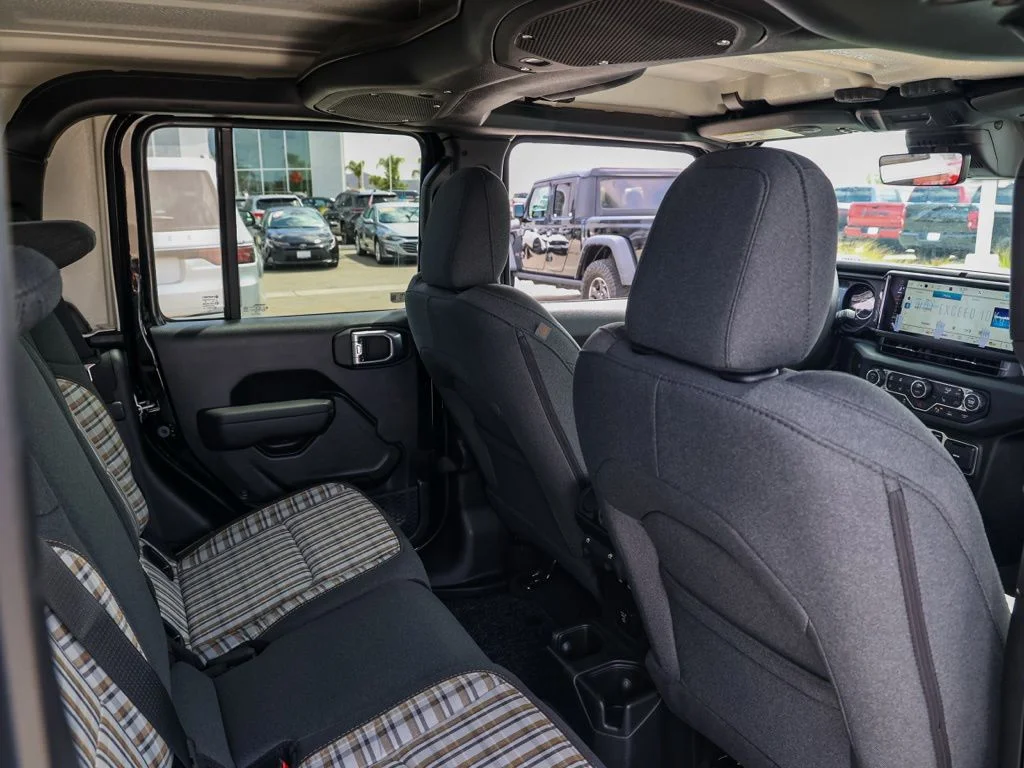 New 2026 Black Clear-Coat Exterior Paint Jeep 85th Anniversary Edition image 16