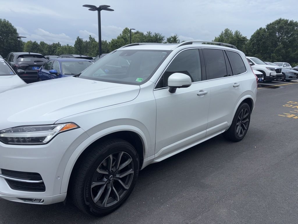 2018 Volvo XC90 T5 AWD Momentum's photo