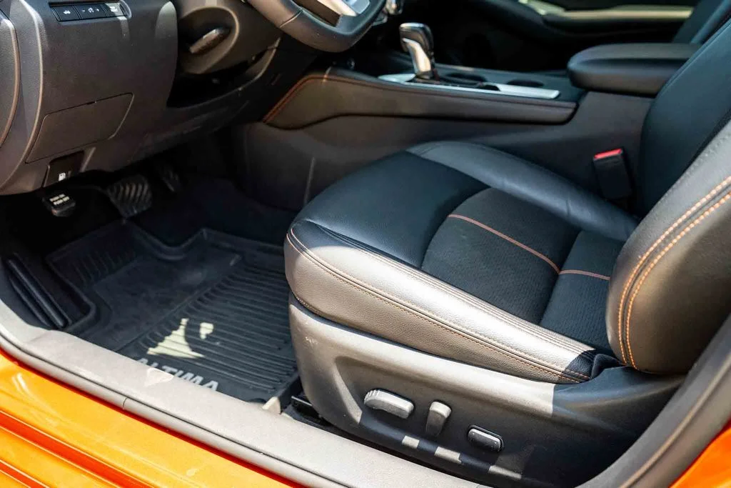 Used 2022 Orange Nissan 2.0 SR image 11