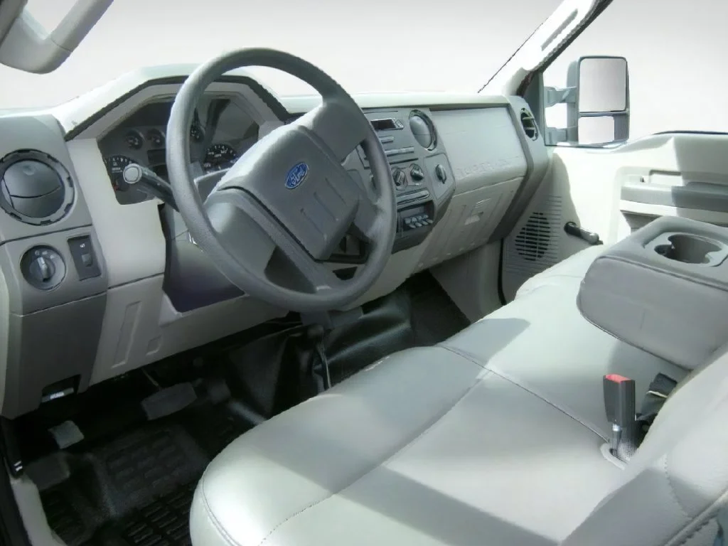 Used 2010 Gray Ford Lariat image 2