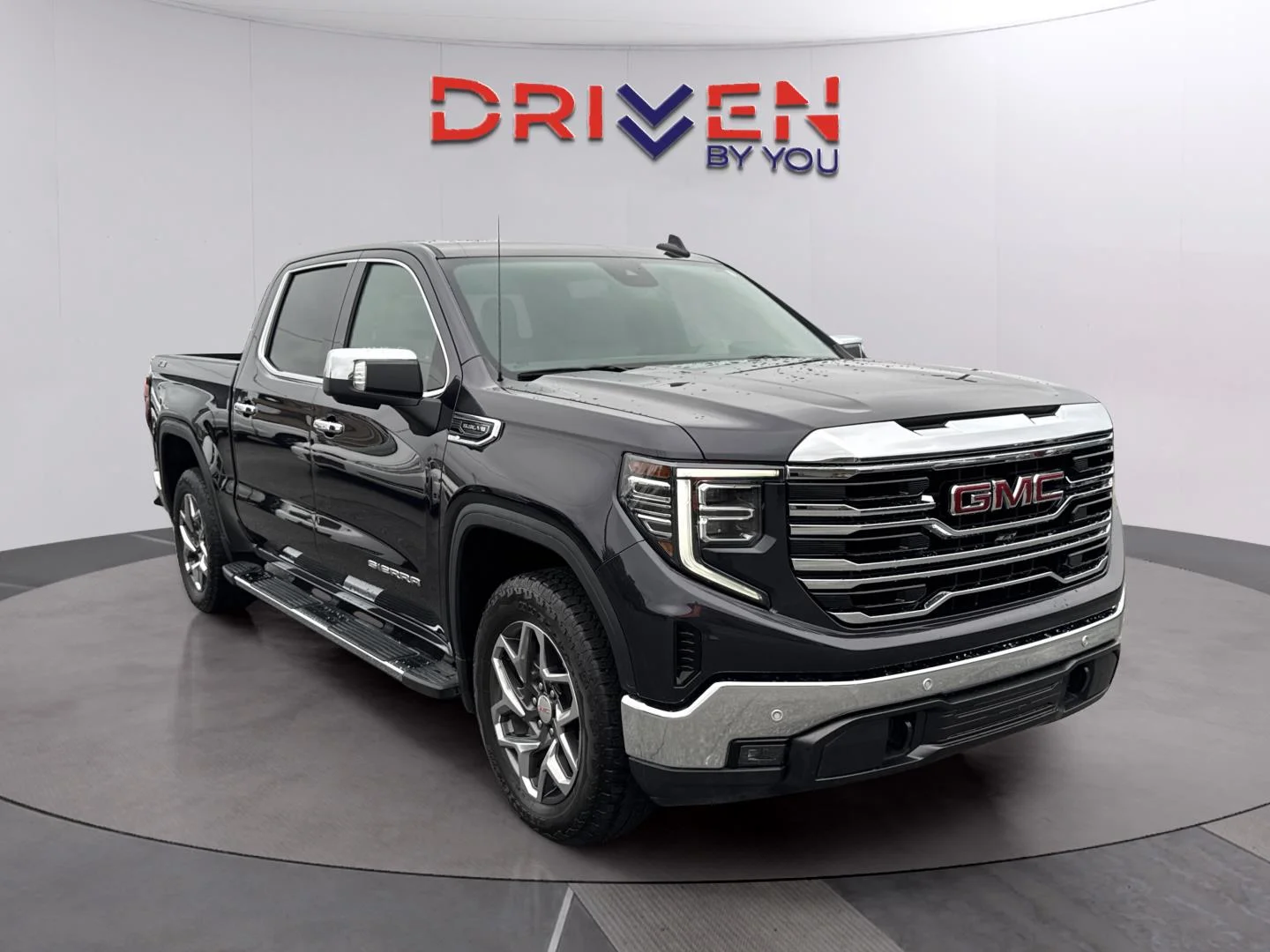 Used 2024 Titanium Rush Metallic GMC SLT image 8