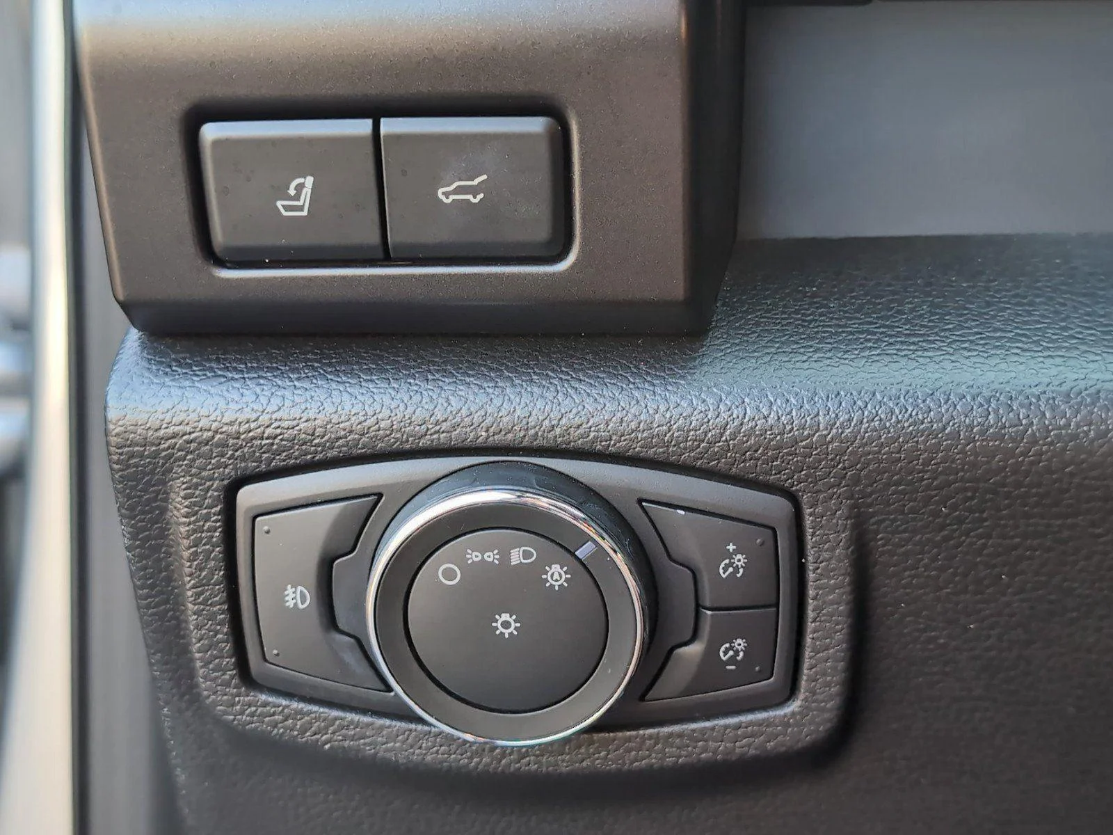 Used 2021 Iconic Silver Ford Limited image 27