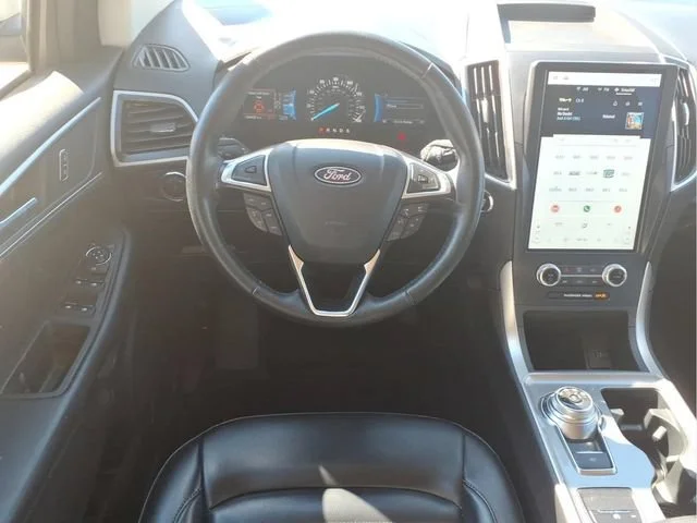 Used 2024  Ford SEL image 18