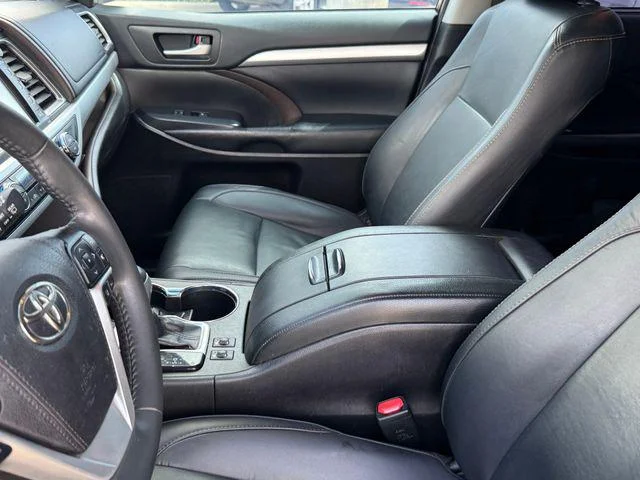 Certified Used 2019 OOH LA LA ROUGE MICA Toyota XLE image 9