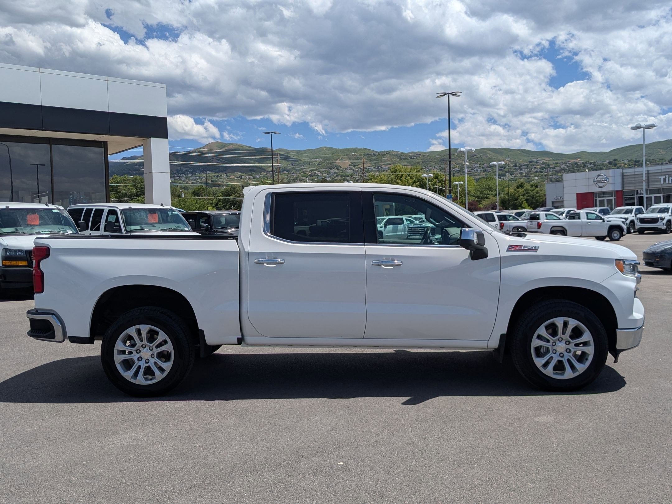 Used 2022 Summit White Chevrolet LTZ image 6