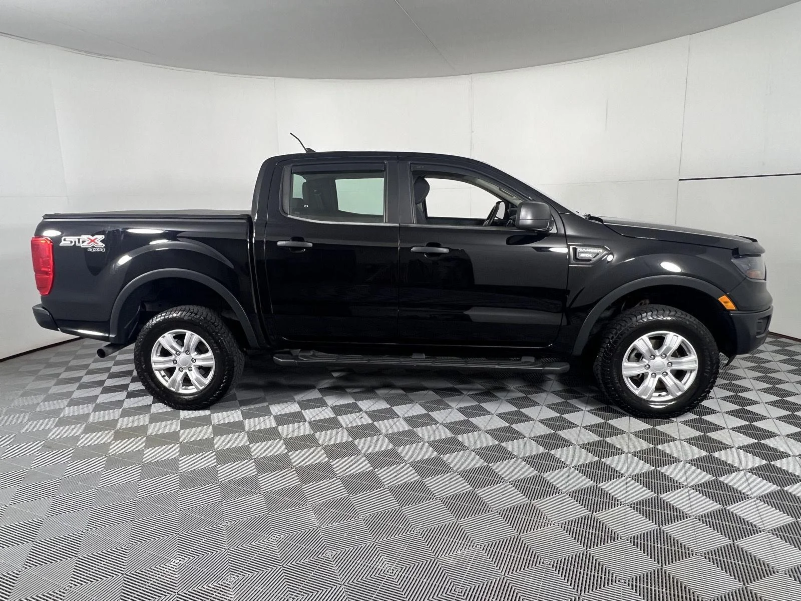 Used 2020 Shadow Black Ford XL image 11