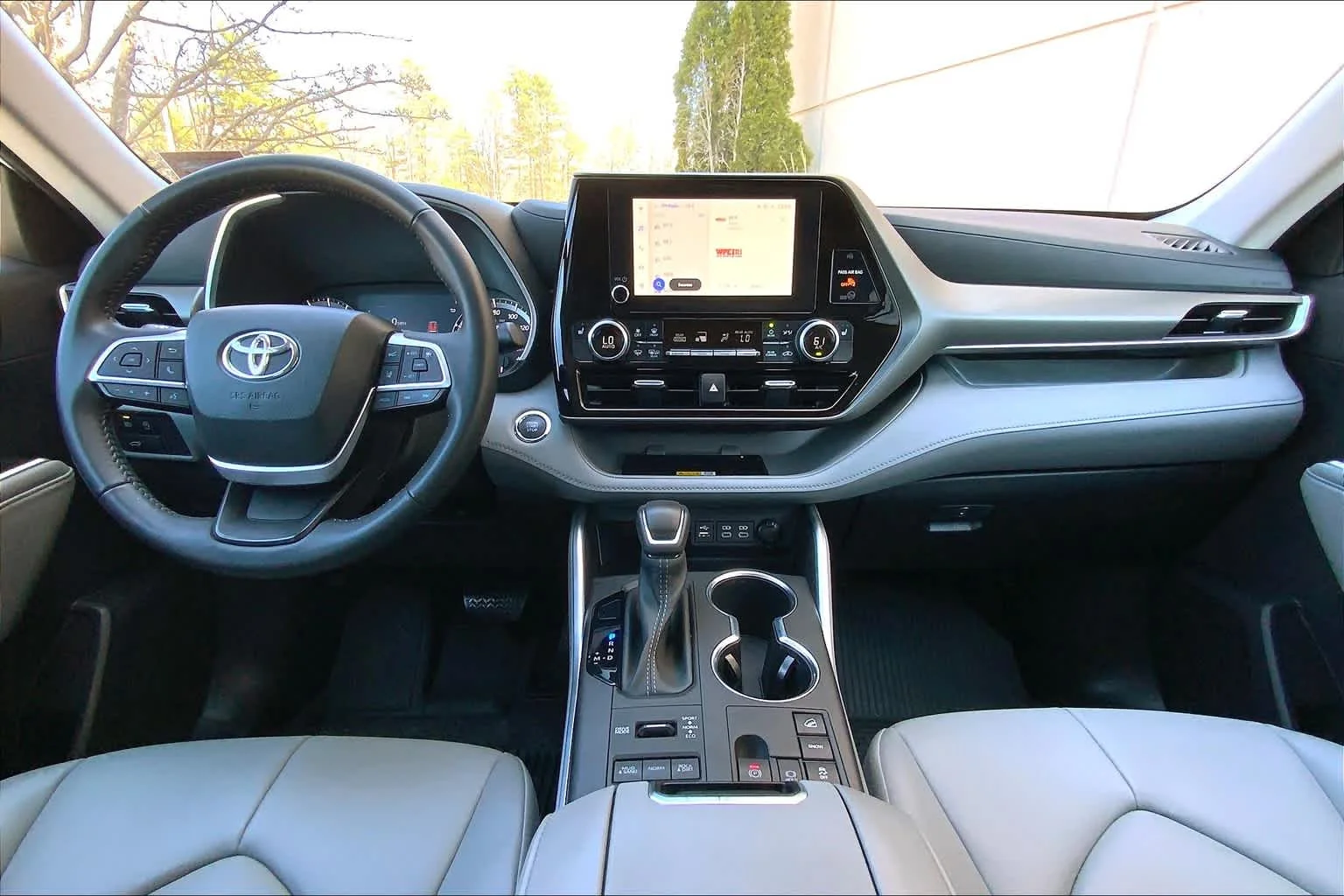 Used 2023 Wind Chill Pearl Toyota XLE image 16