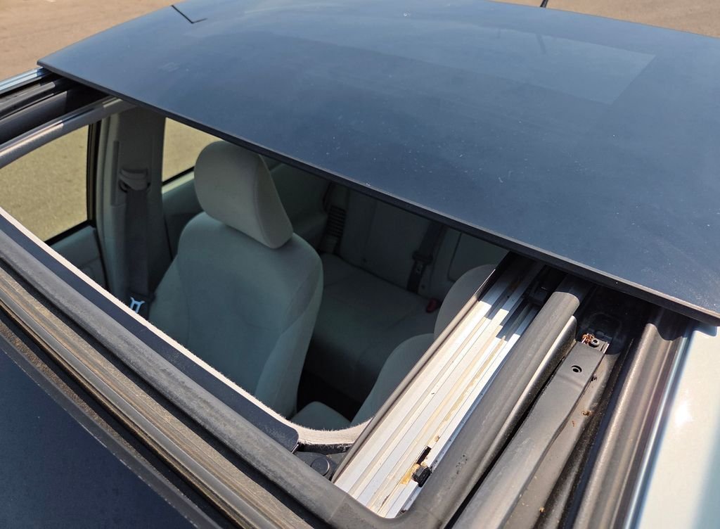 Used 2014 Beige Toyota Three image 36