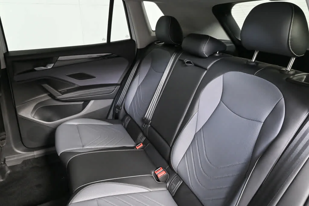 New 2026 Pure White Volkswagen SE image 17