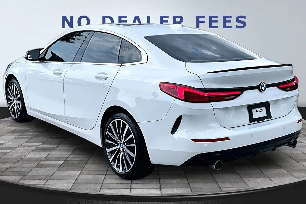 Used 2023  BMW i sDrive image 4