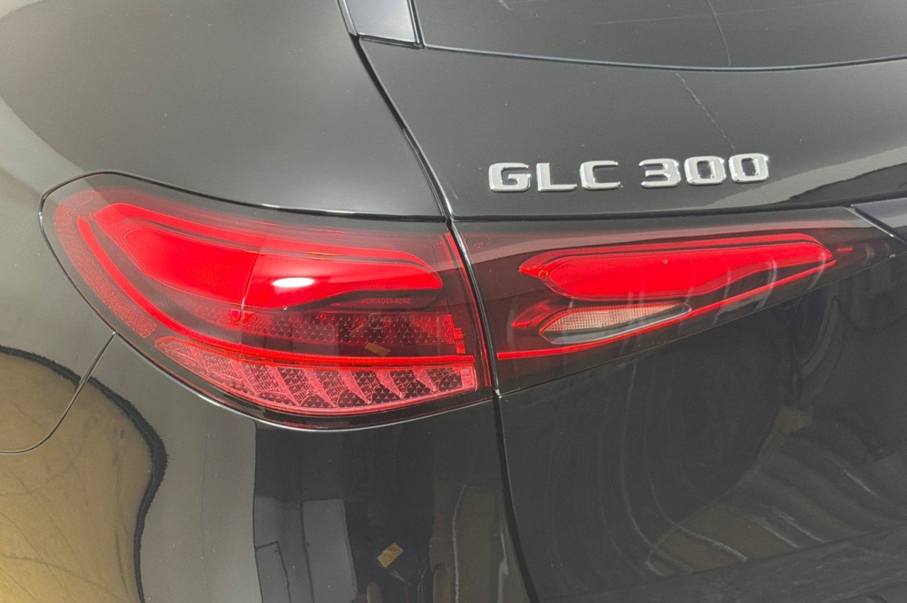 Used 2023 Black Mercedes-Benz GLC 300 image 26