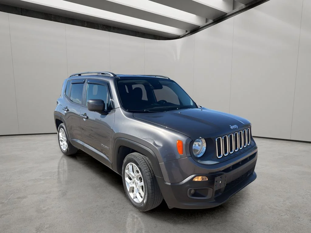 Used 2017 Granite Crystal Metallic Clearcoat Jeep Latitude image 7