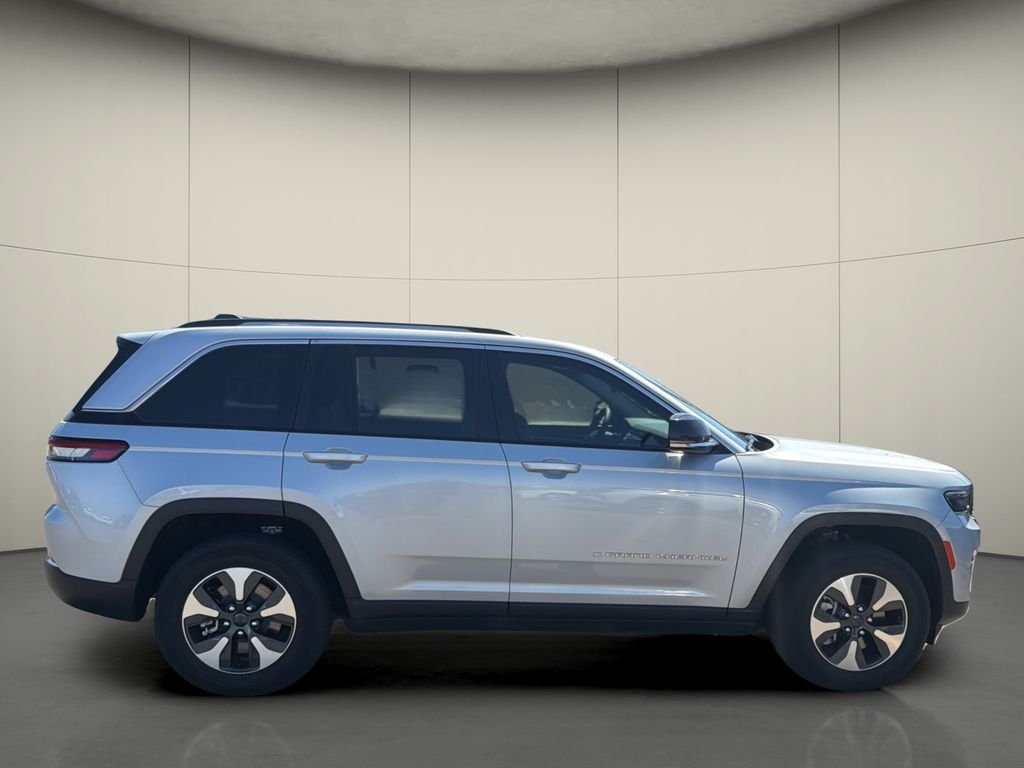 Used 2022 Silver Jeep 4xe image 8