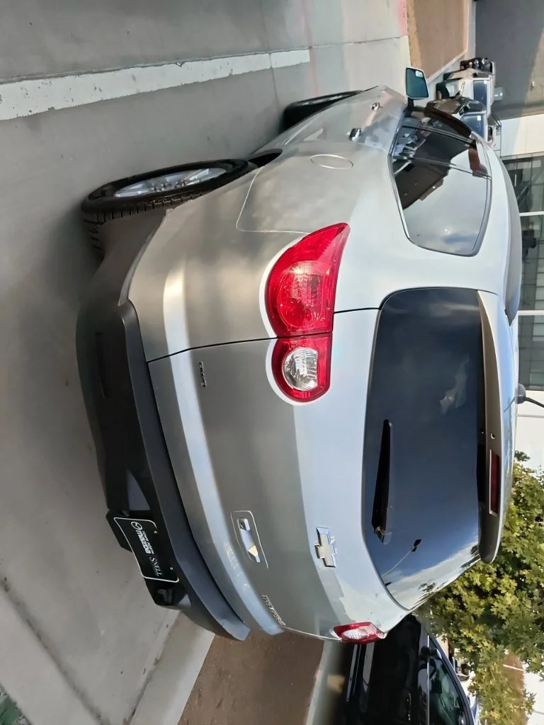 Used 2010 Silver Chevrolet 2LT image 4
