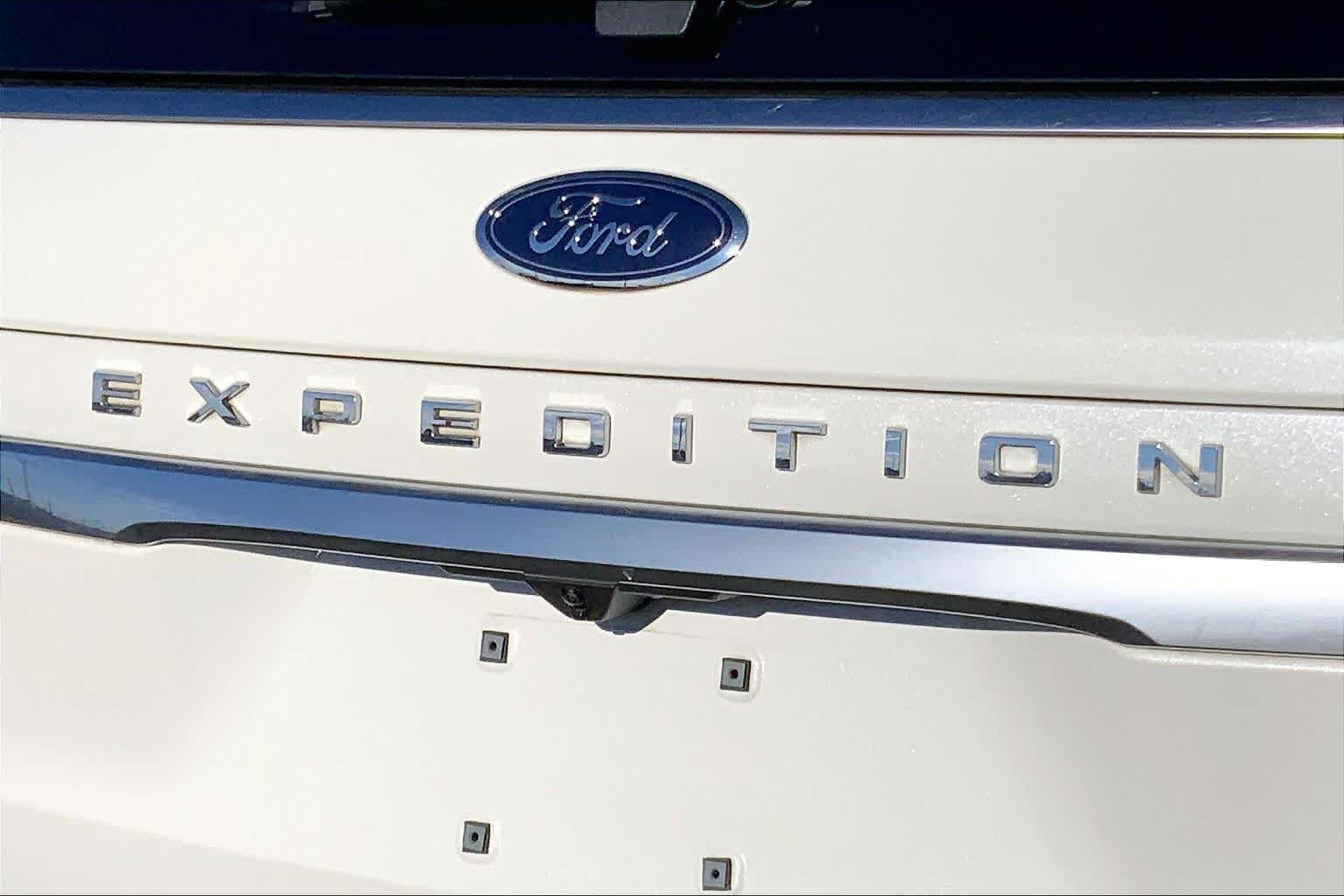 Used 2022 Star White Metallic Tri-Coat Ford Platinum image 27