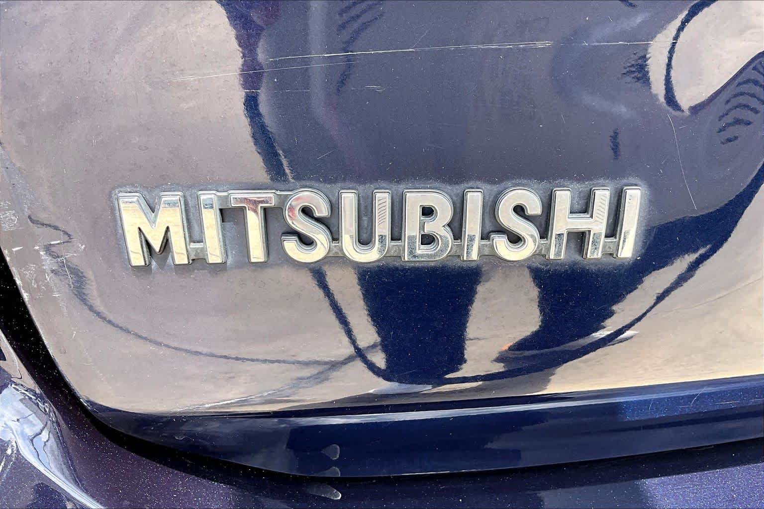 Used 2019 Cosmic Blue Metallic Mitsubishi SEL image 31
