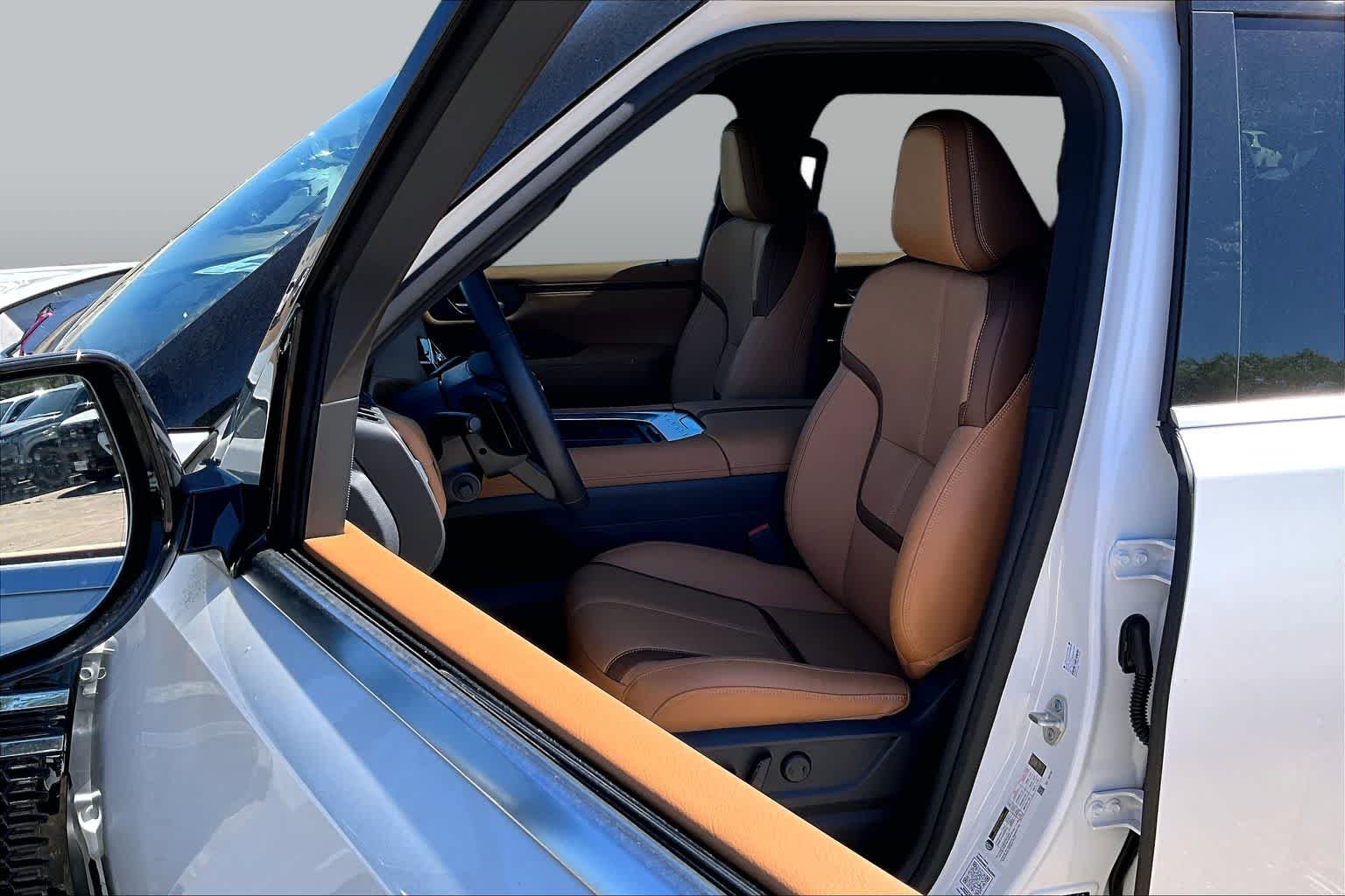 New 2026 Aspen White TriCoat Nissan SL image 17
