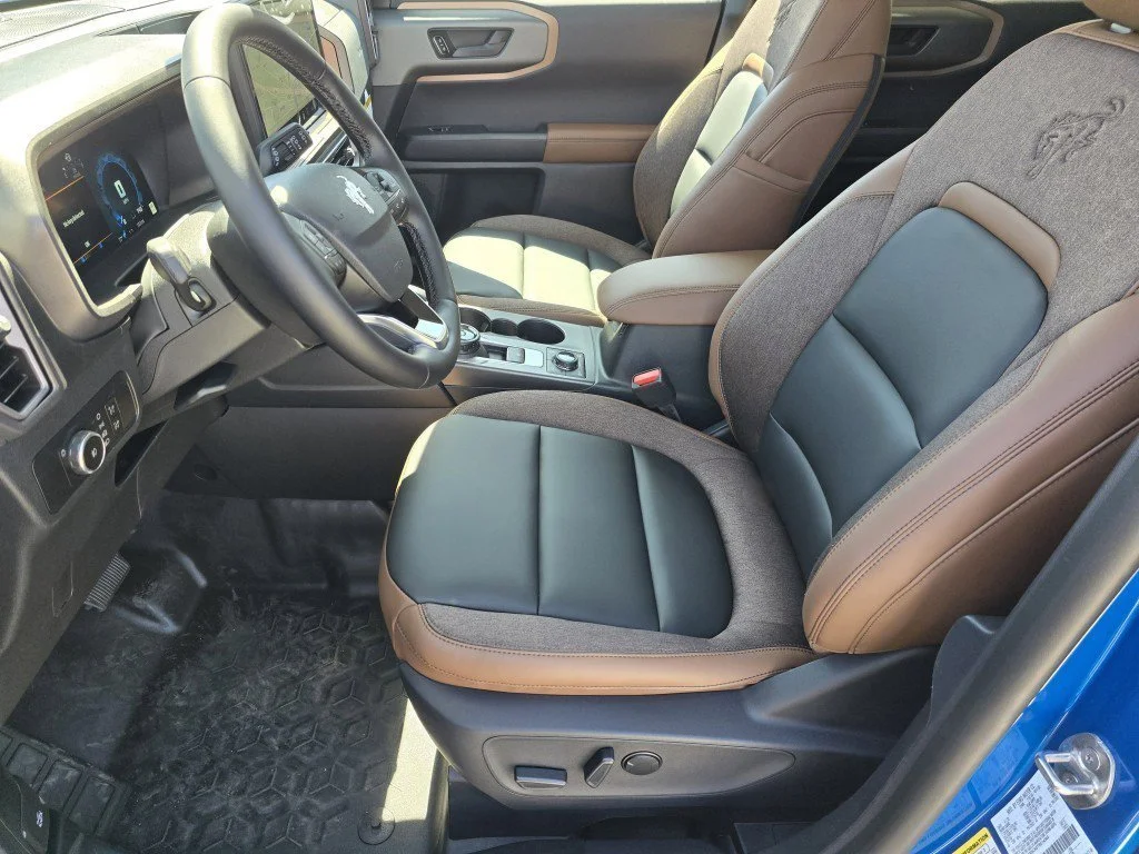 New 2026 Velocity Blue Metallic Ford Outer Banks image 37