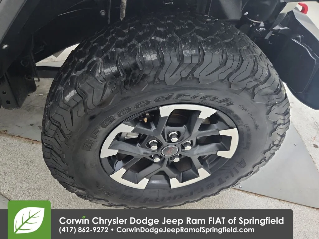 Certified Used 2025 White Jeep Rubicon image 33