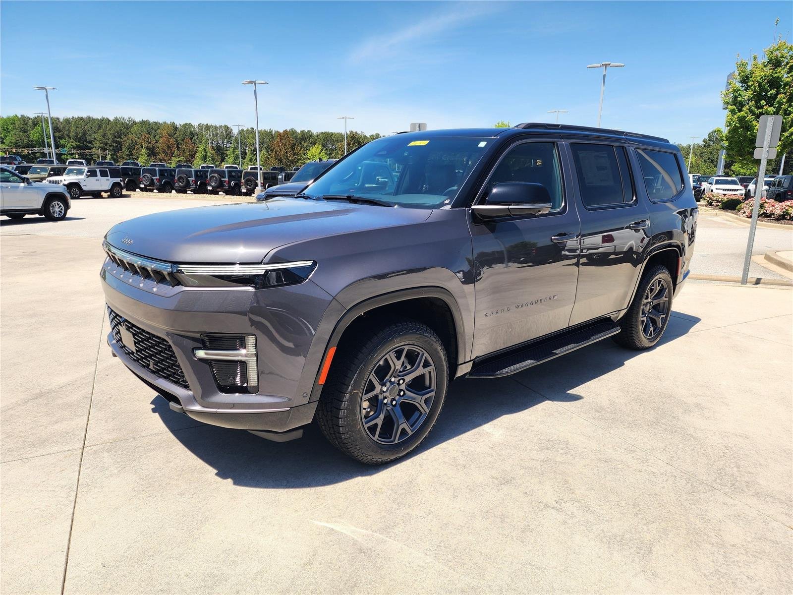 New 2026 Baltic-Gray Metallic Clear-Coat Exterior Paint Jeep Upland image 3