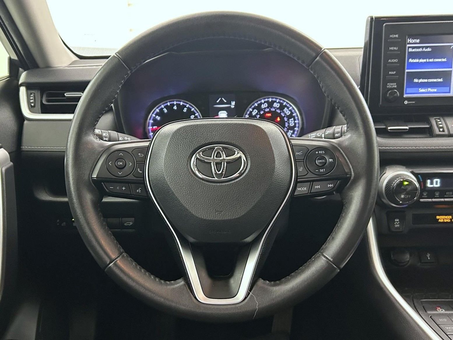 Used 2020 Gray Toyota XLE Premium image 11