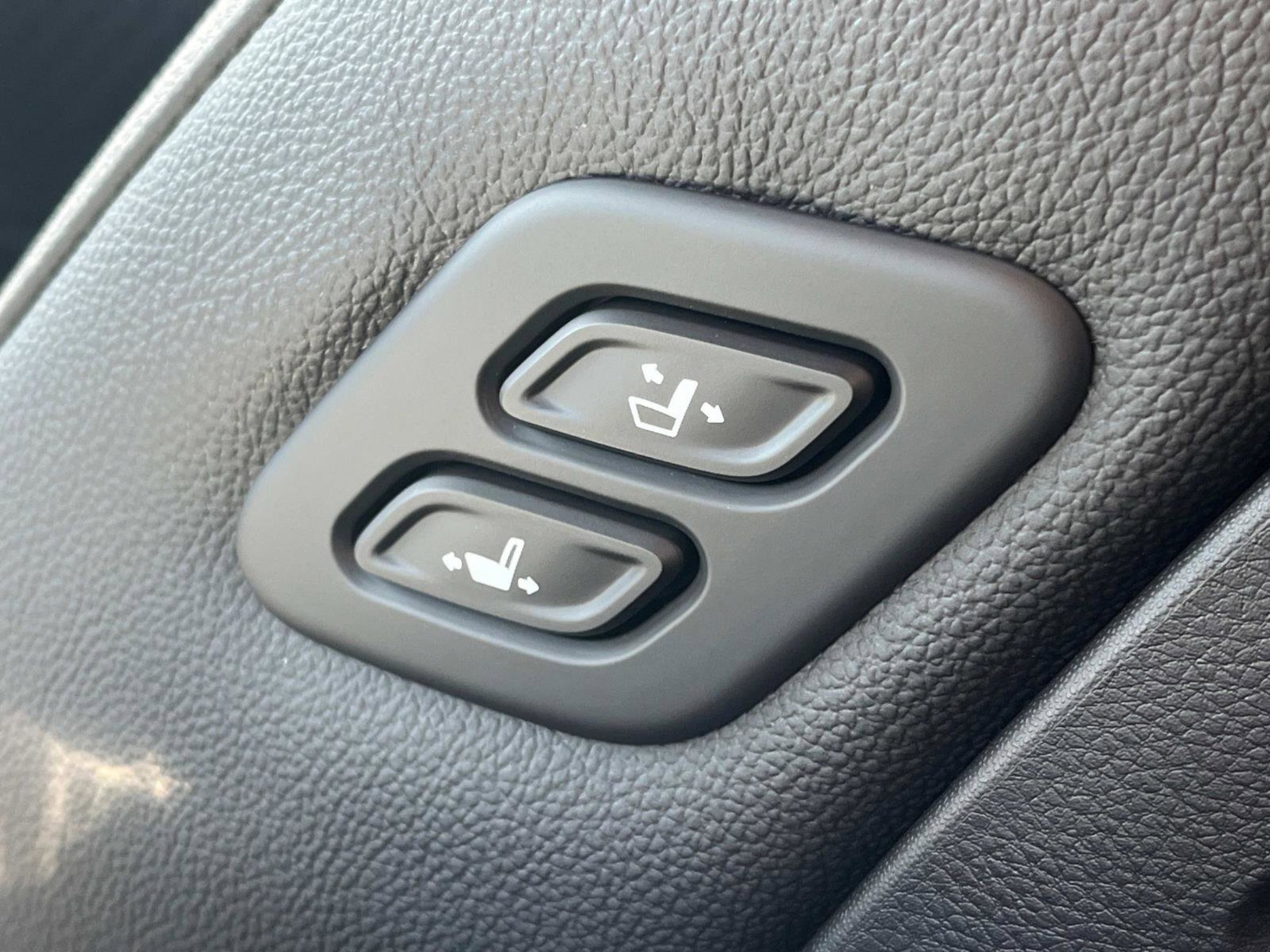 New 2026 Aurora Black Pearl Kia SX Prestige image 17