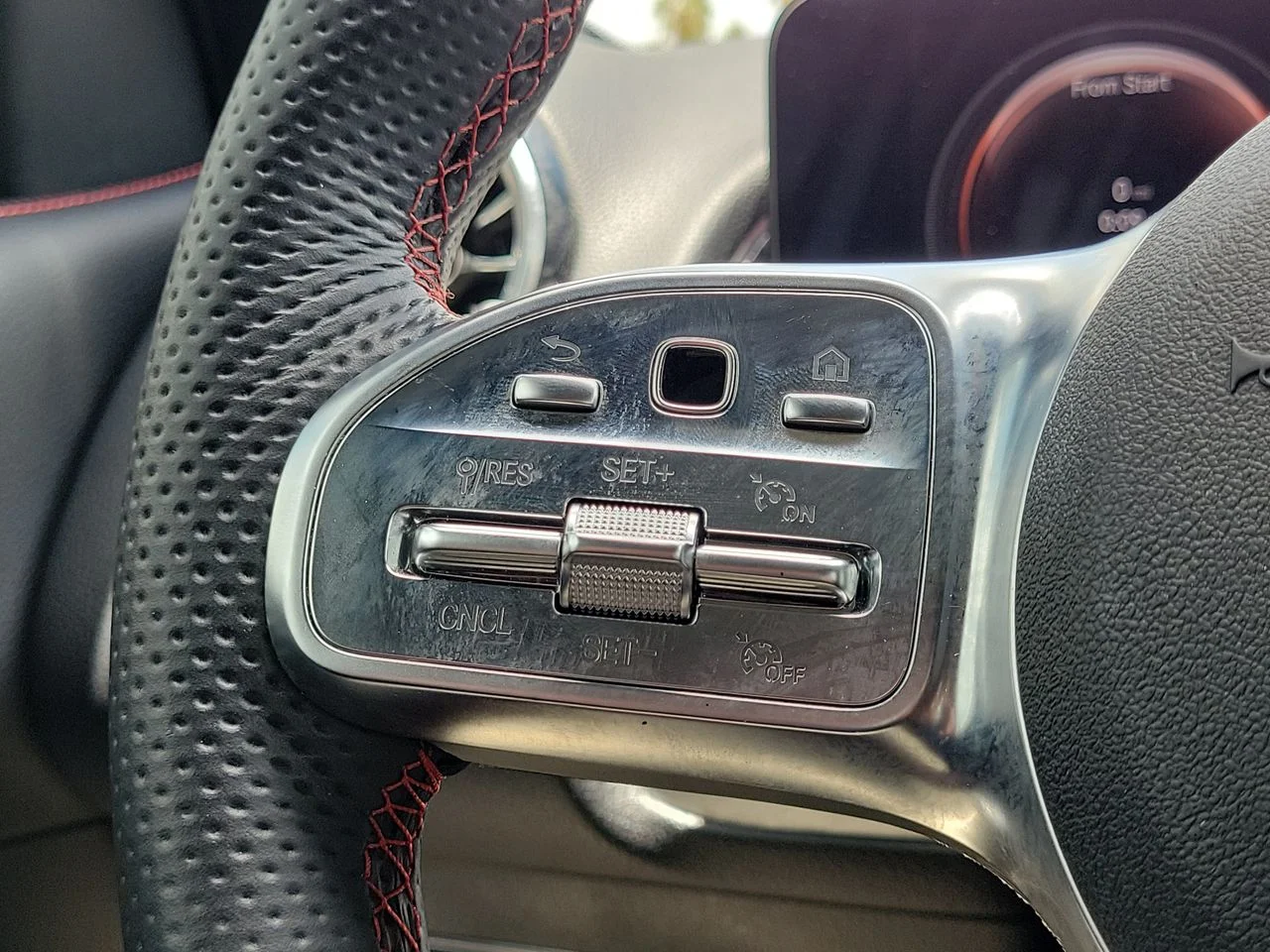 Certified Used 2023  Mercedes-Benz GLB 250 image 32