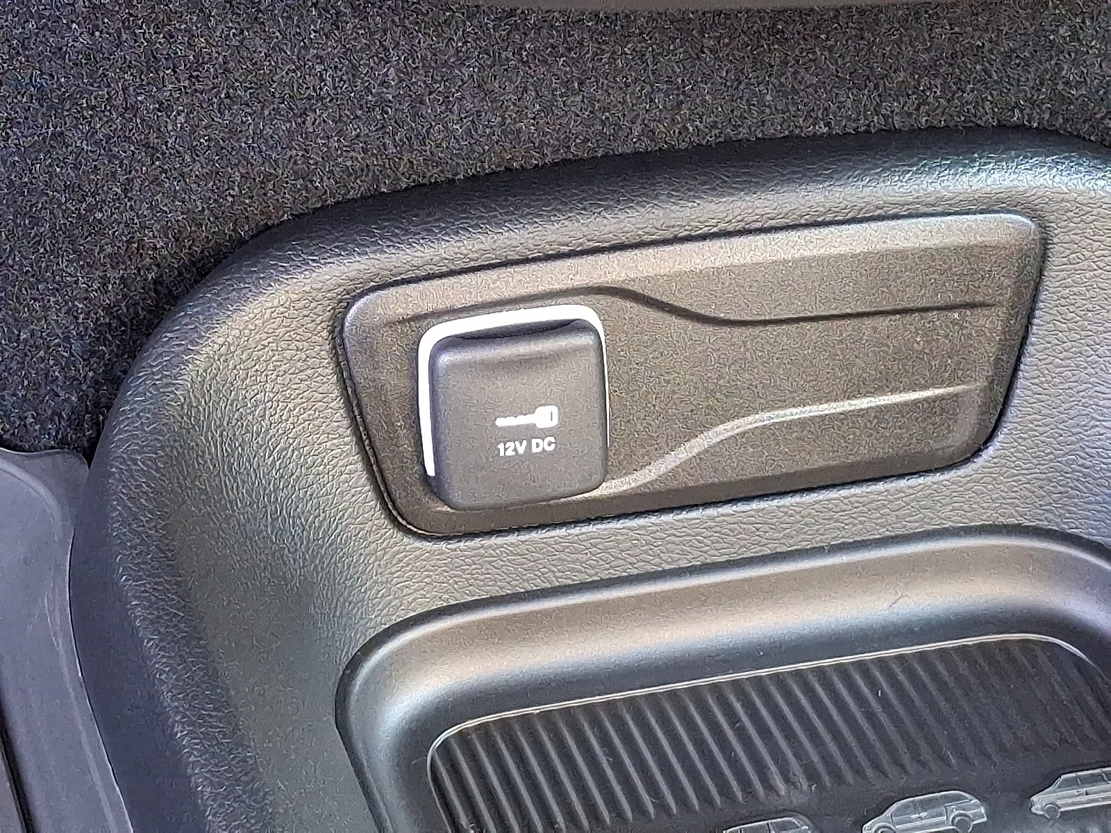 2026 Chrysler Voyager LX - Photo 21