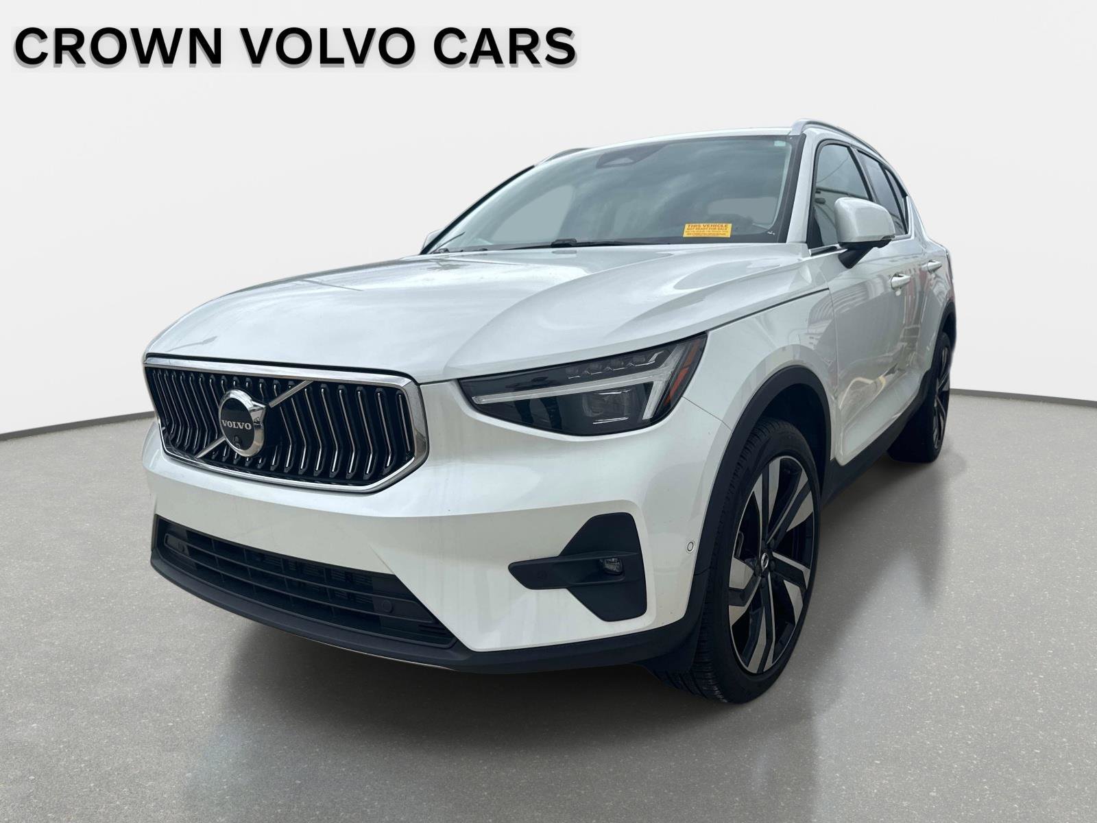 Used 2025 Crystal White Pearl Volvo Ultra Bright Theme image 1