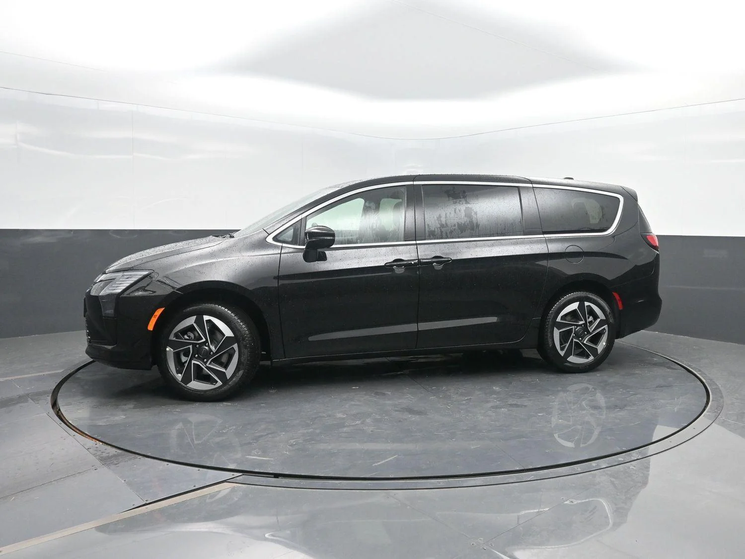 2027 Chrysler Pacifica Limited AWD's photo