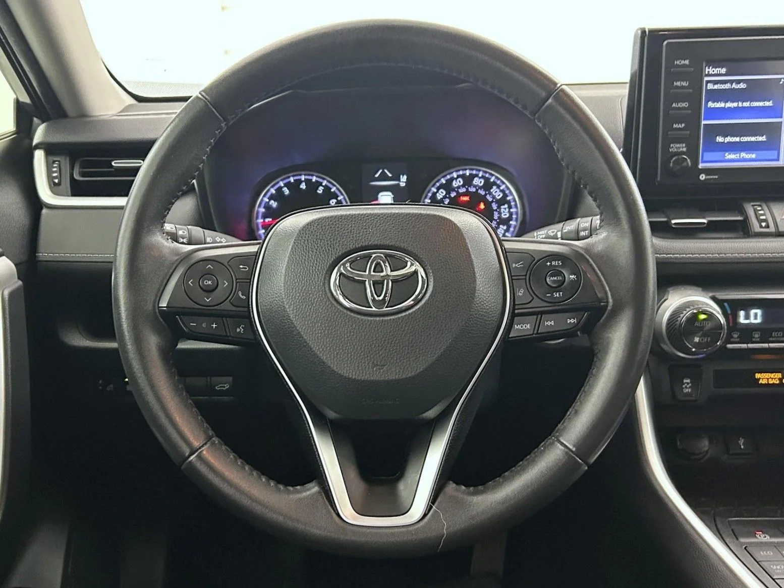Used 2020 Gray Toyota XLE Premium image 11