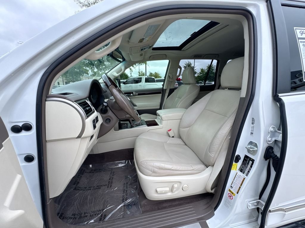 Used 2018  Lexus 460 image 19