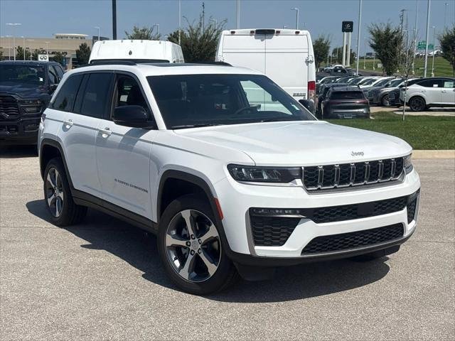 New 2026 Bright White Clear-Coat Exterior Paint Jeep Limited image 2
