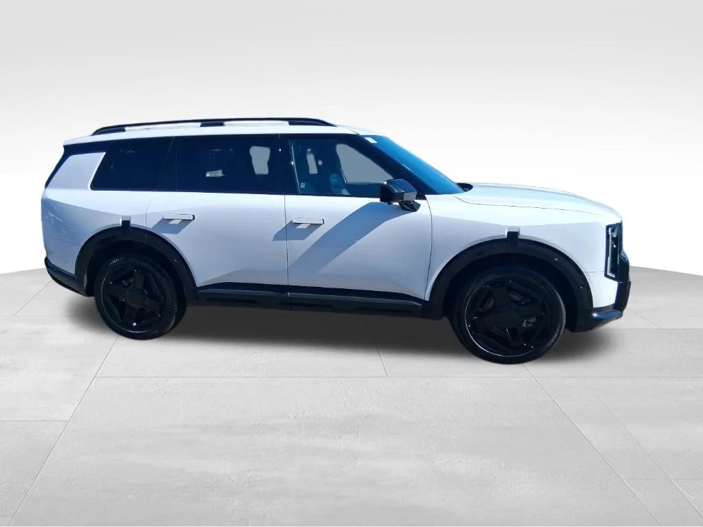 Used 2027 White Kia X-Line SX image 4
