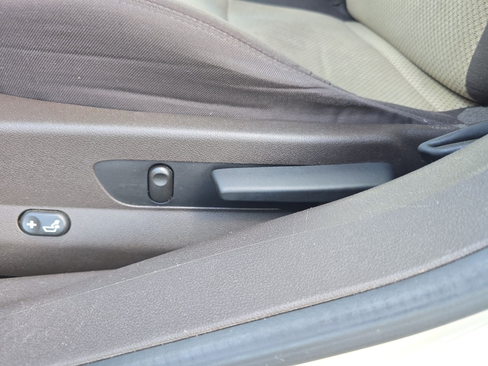Used 2010 Gold Chevrolet LT image 15