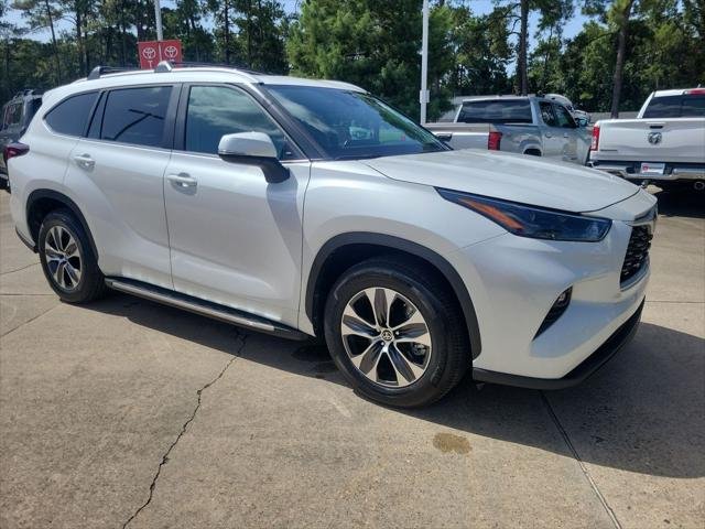 Certified Used 2024 WIND CHILL PEARL Toyota  image 10