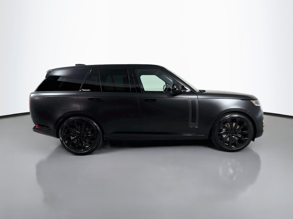 New 2027 Santorini Black Land Rover SE image 4