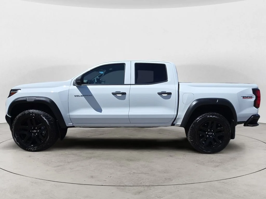 Used 2025 White Chevrolet Trail Boss image 8